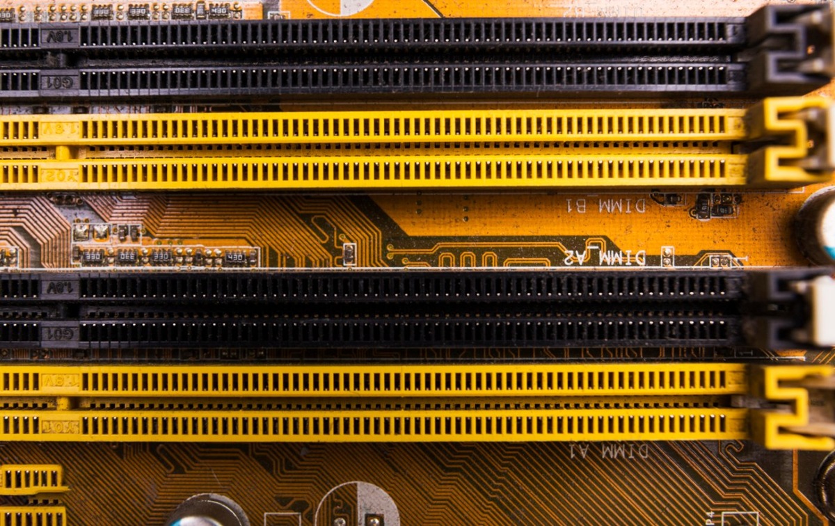    В Югре вдвое выросли продажи оперативной памяти для компьютеров