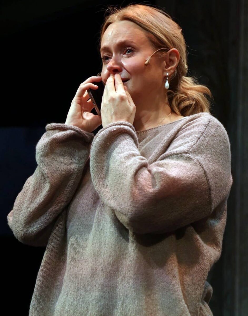    Анна Михалкова в спектакле "Без свидетелей"«Мастерская 12»