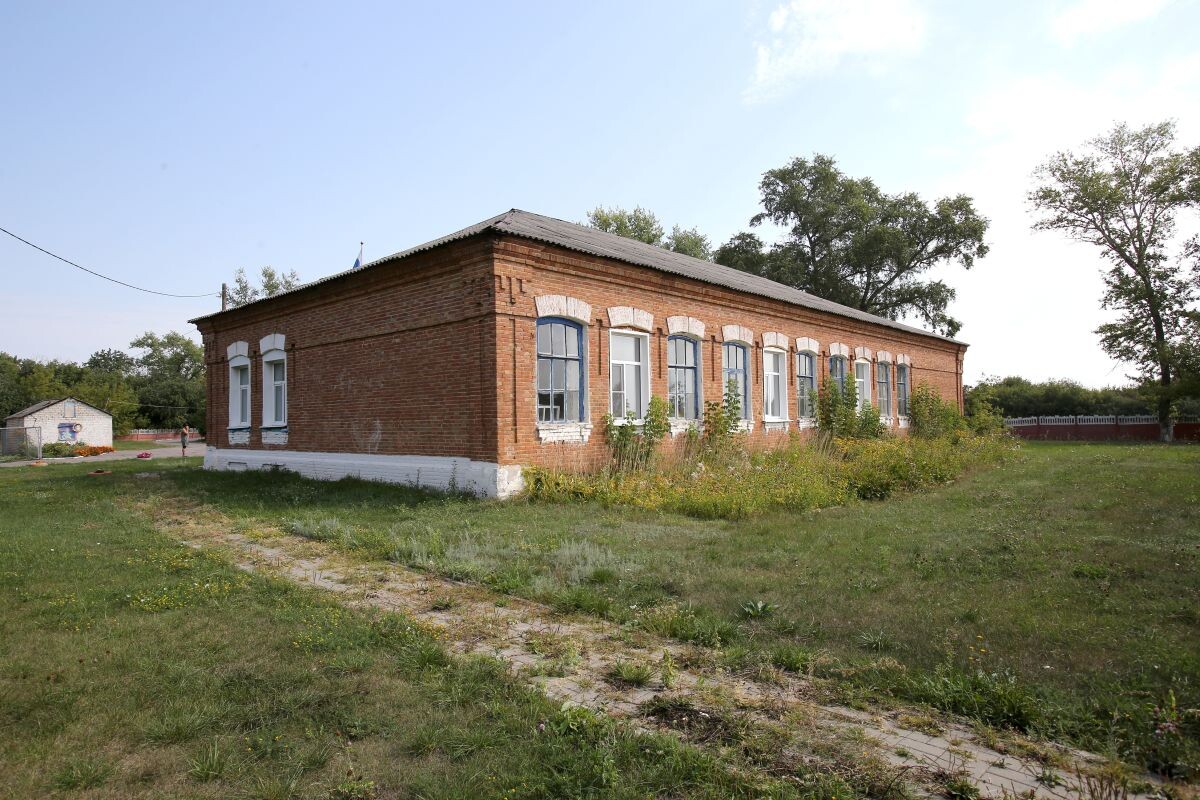     Школа в селе Красный Лиман