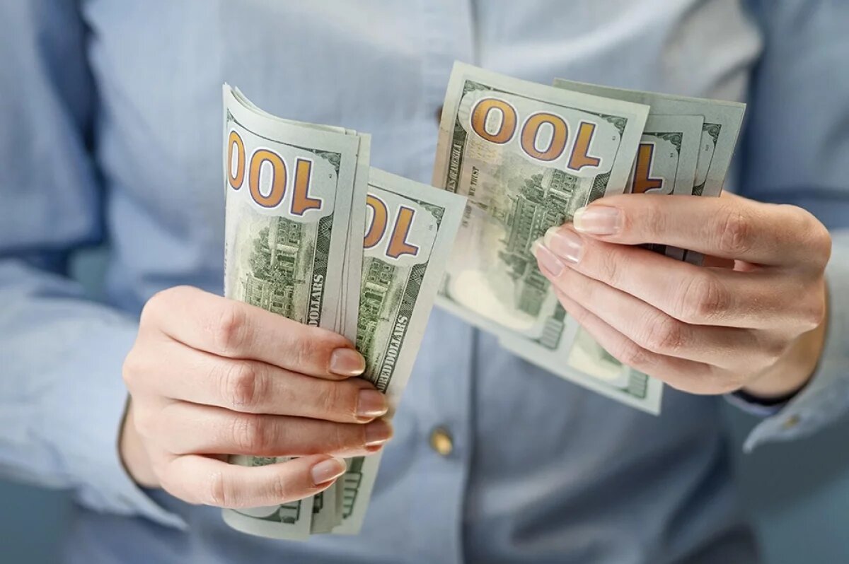    В Новосибирске отказались принимать доллары с незначительными дефектами