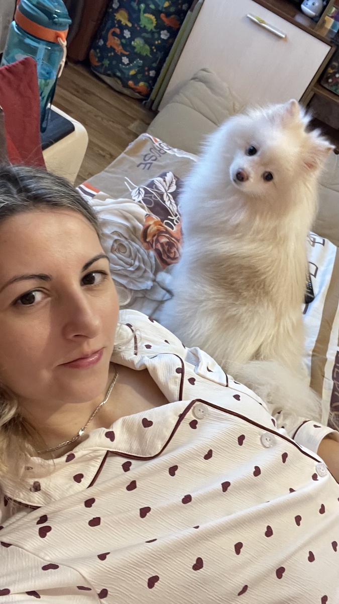 Боня отлёживалась со мной😁