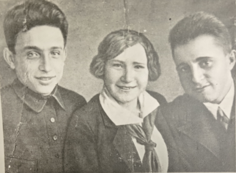 Слева направо: А.М. Суханин, П.П. Ледовская, И.И. Бортаковский - участники съезда, 1936 год, фото из фонда Спасского историко-архитектурного музея им. Г.К. Вагнера