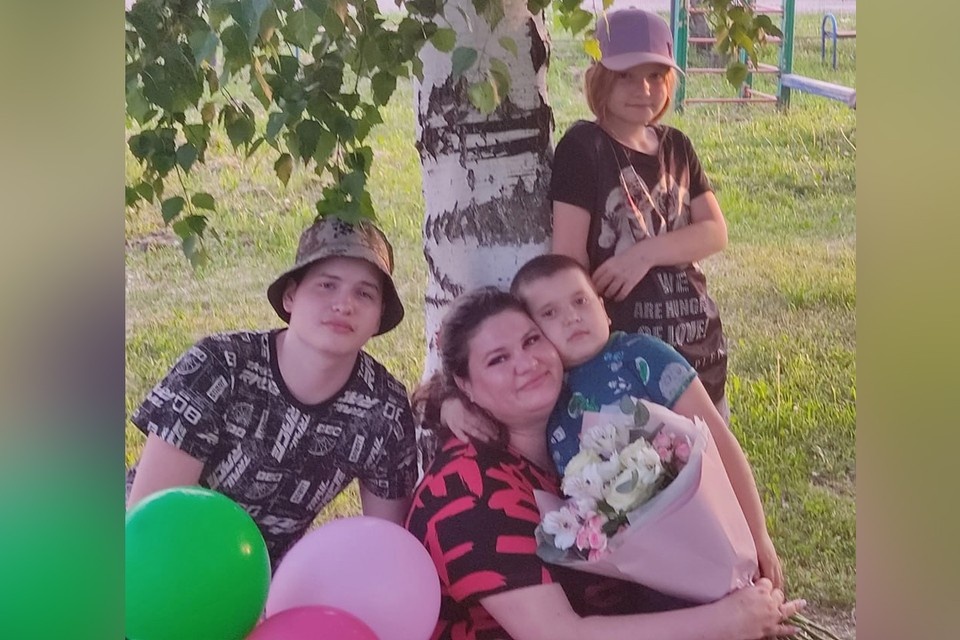    Выживать многодетной семье без пособий помагает свой огорд и родители-пенсионеры. Фото предоставлено Татьяной Путиловой.