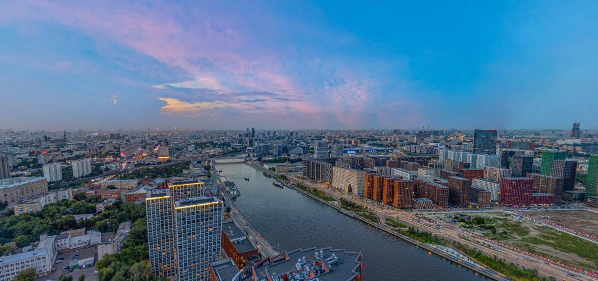 Вид на Новоданиловску набережну с верхних этажей ЖК Stone Blik