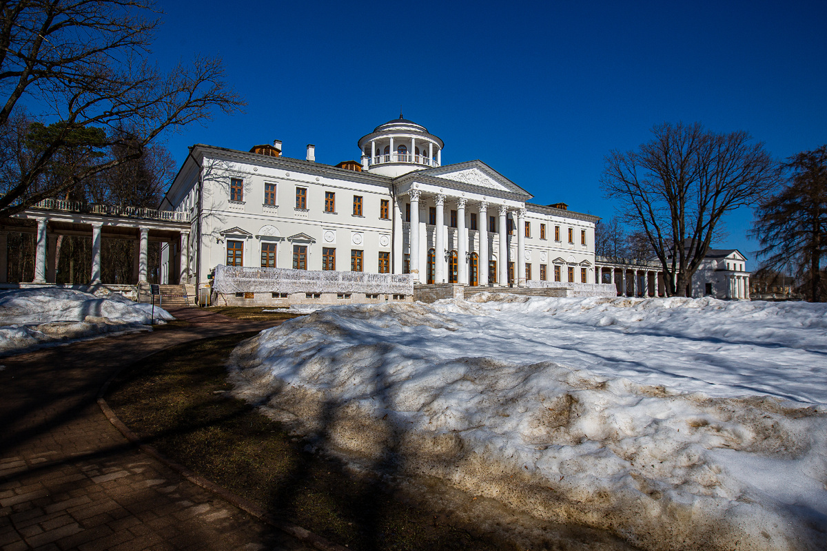 Главный дом усадьбы Остафьево. Село Остафьево, район Щербинка, Новомосковский административный округ, Москва. Фото автора статьи