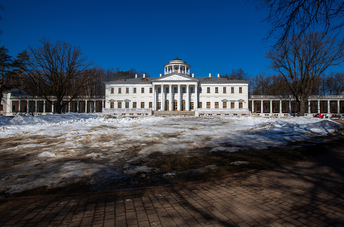 Главный дом усадьбы Остафьево. Село Остафьево, район Щербинка, Новомосковский административный округ, Москва. Фото автора статьи