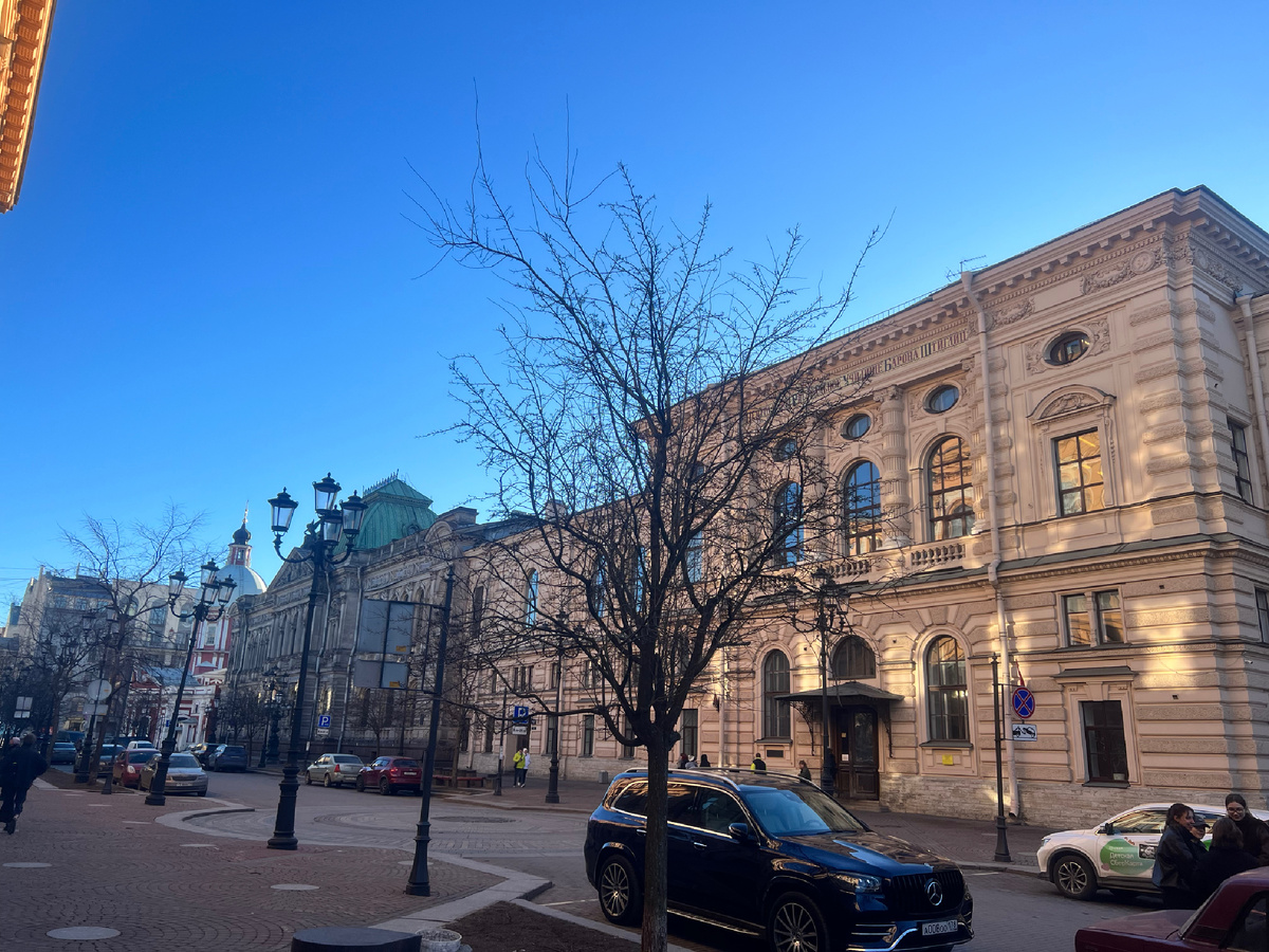 Тихая улица в сердца Петербурга