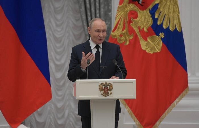 Владимир Путин. Обложка © Life.ru