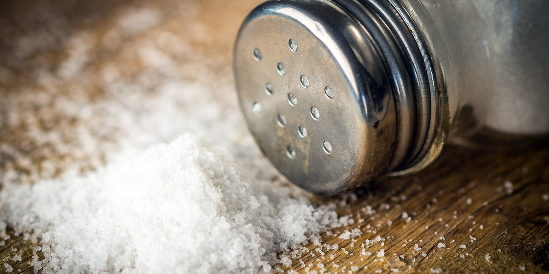 Посыпьте соль в угол - на большие деньги и от долгов - быстро и навсегда.