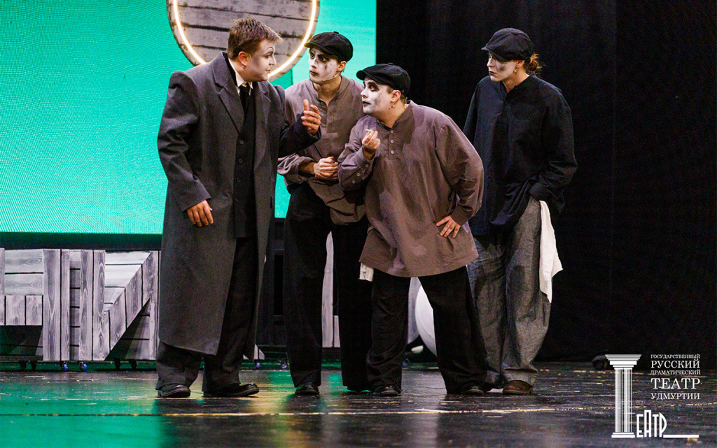  В основе сюжета лежит повесть Михаила Достоевского «Село Степанчиково и его обитатели». Фото: Игорь Тюлькин, предоставлено театром