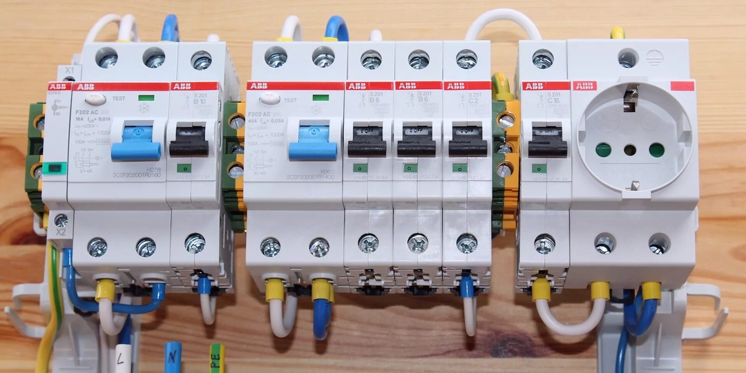 Секрет схемы I-0-II: как подключить генератор или инвертор безопасно и грамотно