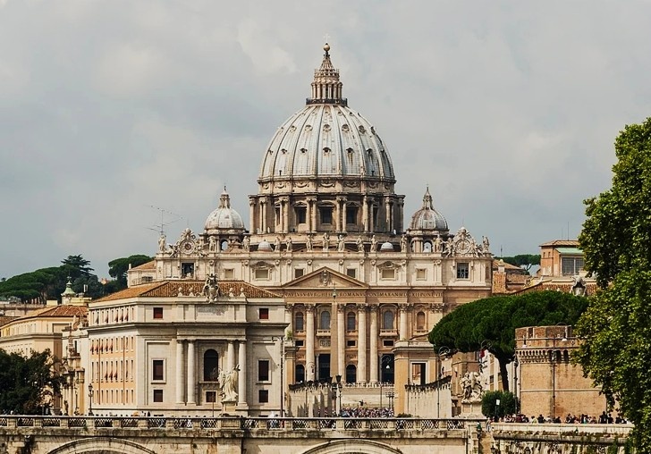Рис. 1. Собор Святого Петра в Риме. Современное фото