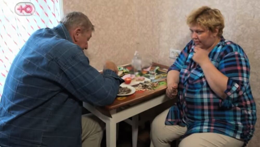 Родители Вики пьют всю жизнь, но она с ними отношения поддерживает