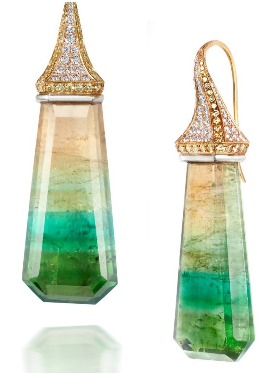 Серьги с турмалинами сразу четырех оттенков.