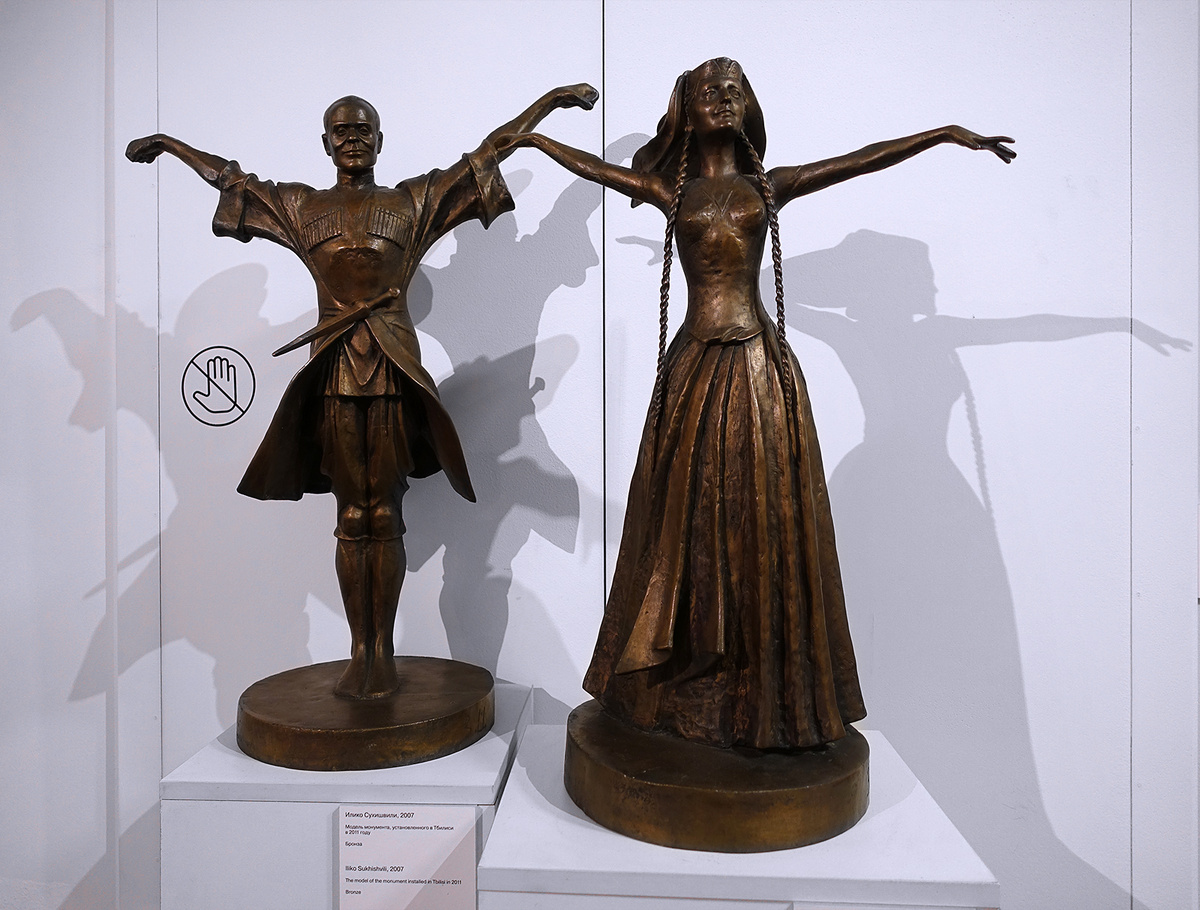 Модели монументов, установленных в Тбилиси в 2011. Зураб Церетели. Бронза.