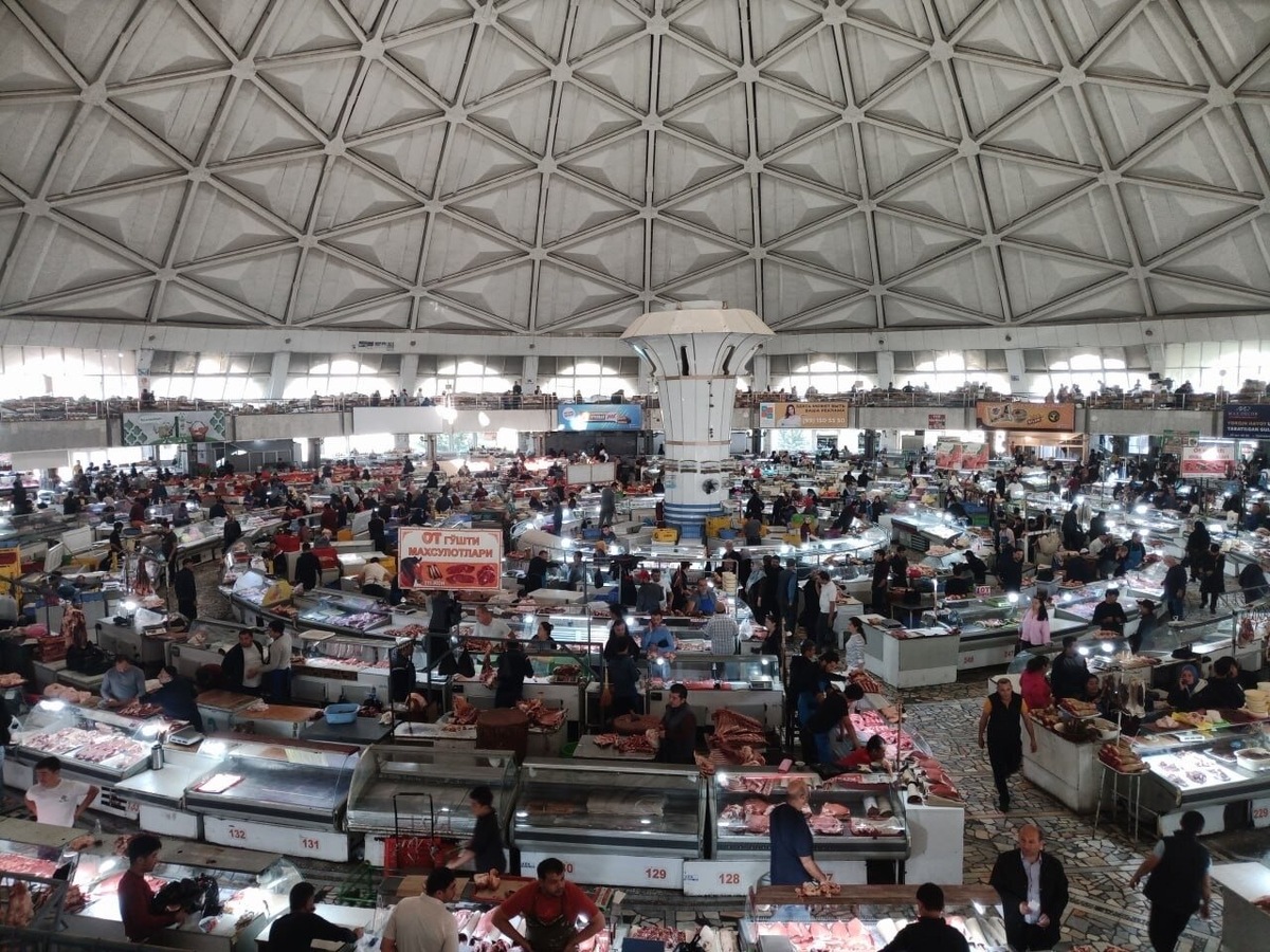    Интересно, что в советское время Чорсу официально именовался "Октябрьским рынком", однако народное название оказалось сильнее — его не забыли и не перестали произносить с особой теплотой.