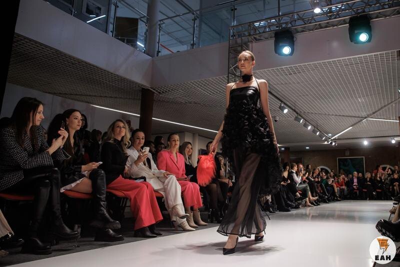    ЕАН. Показ модной одежды