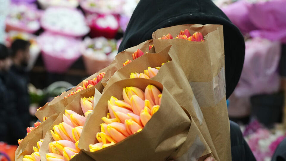     Студент генерировал фейковые чеки и крал букеты из цветочных в Якутске ИЗВЕСТИЯ/Эдуард Корниенко