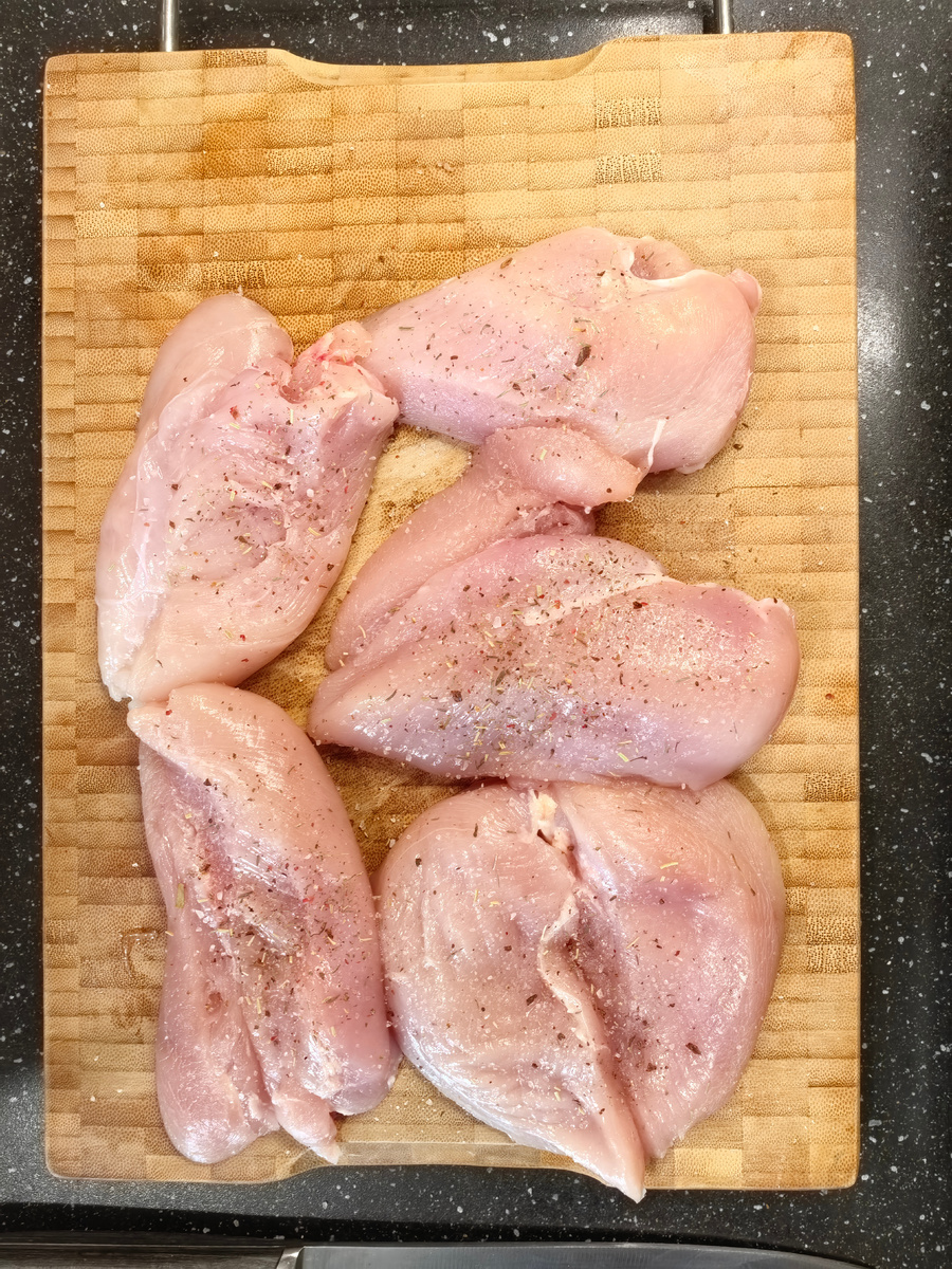 Подготовленные грудки филе