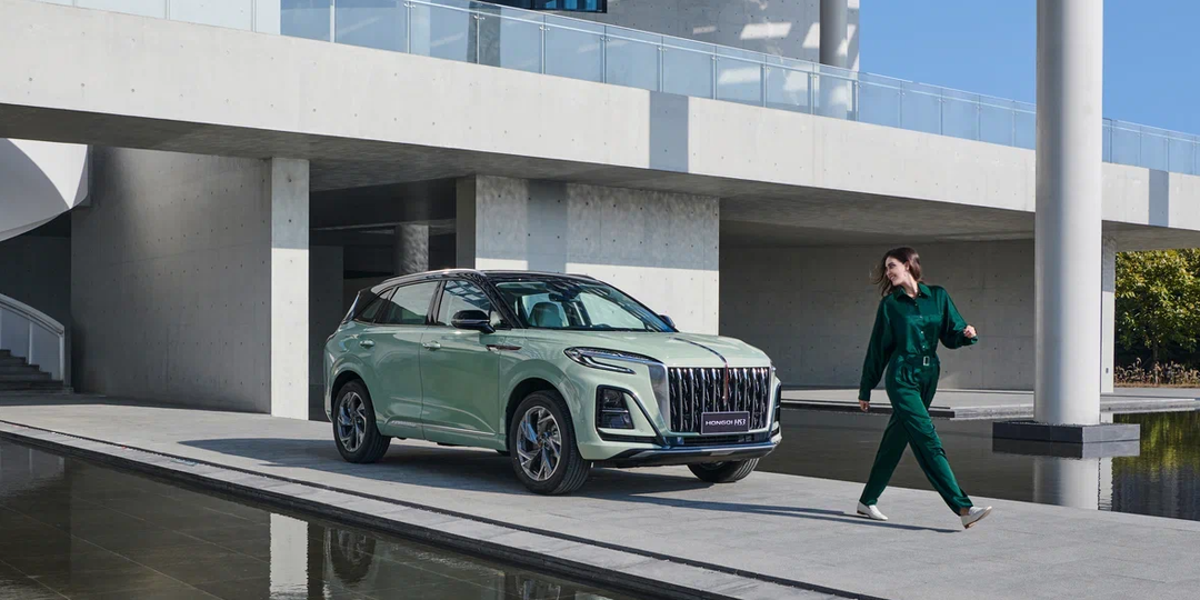 Полный привод HONGQI - уверенность на весенних дорогах