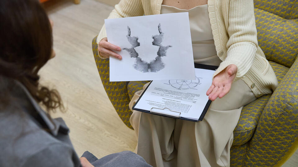     В Роскачестве рассказали, обязан ли работодатель оплачивать психолога ИЗВЕСТИЯ/Полина Фиолет