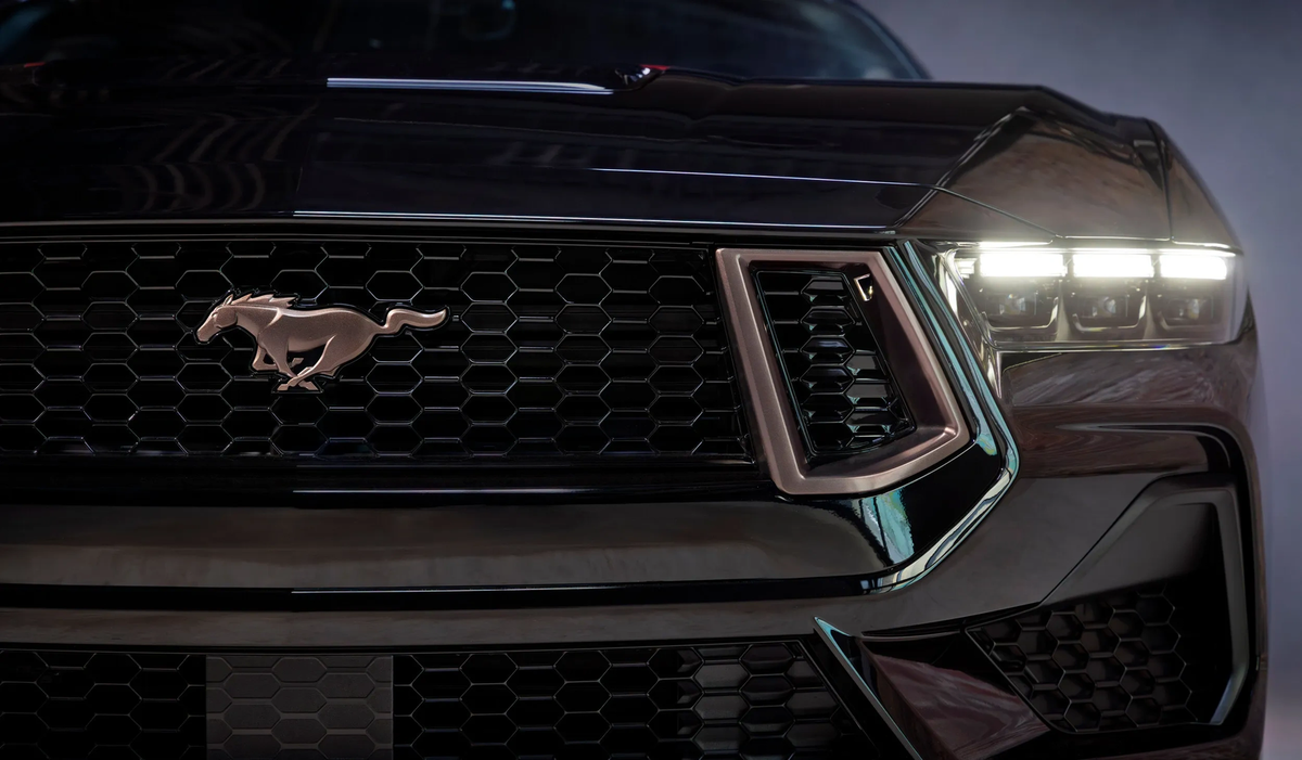    Компания Ford выпустила новый Mustang EcoBoost TLD Signature Edition совместно с Troy Lee Designs