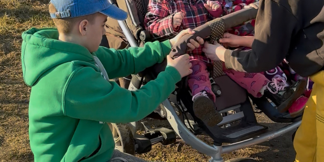 Огородный сезон считать открытым.Всех детей на плантации работать