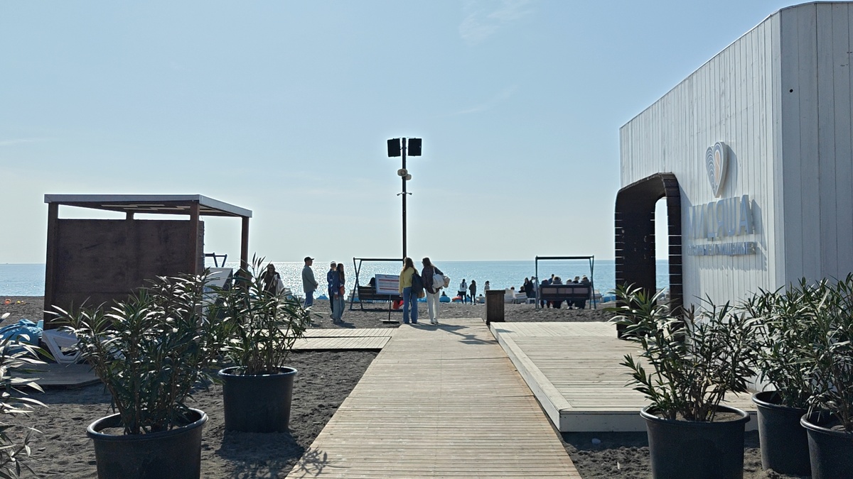 Пляж "Ривьера" весной