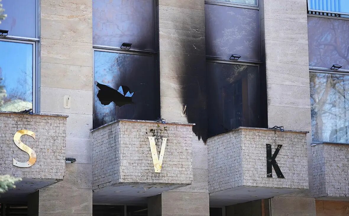    Источник: Последствия нападения на здание Русского дома в Праге, Чехия Фото: Petr David Josek / AP / ТАСС. rbc.ru Вероника Ситникова