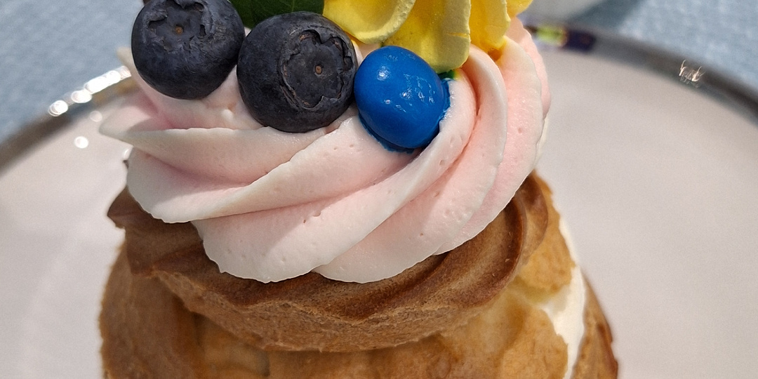 На каникулах зашли в кондитерскую "Сладогория"