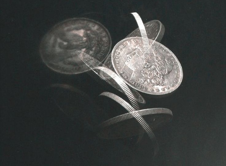 🩸 Обряд «Кровная монета»: Домашний магнит для богатства