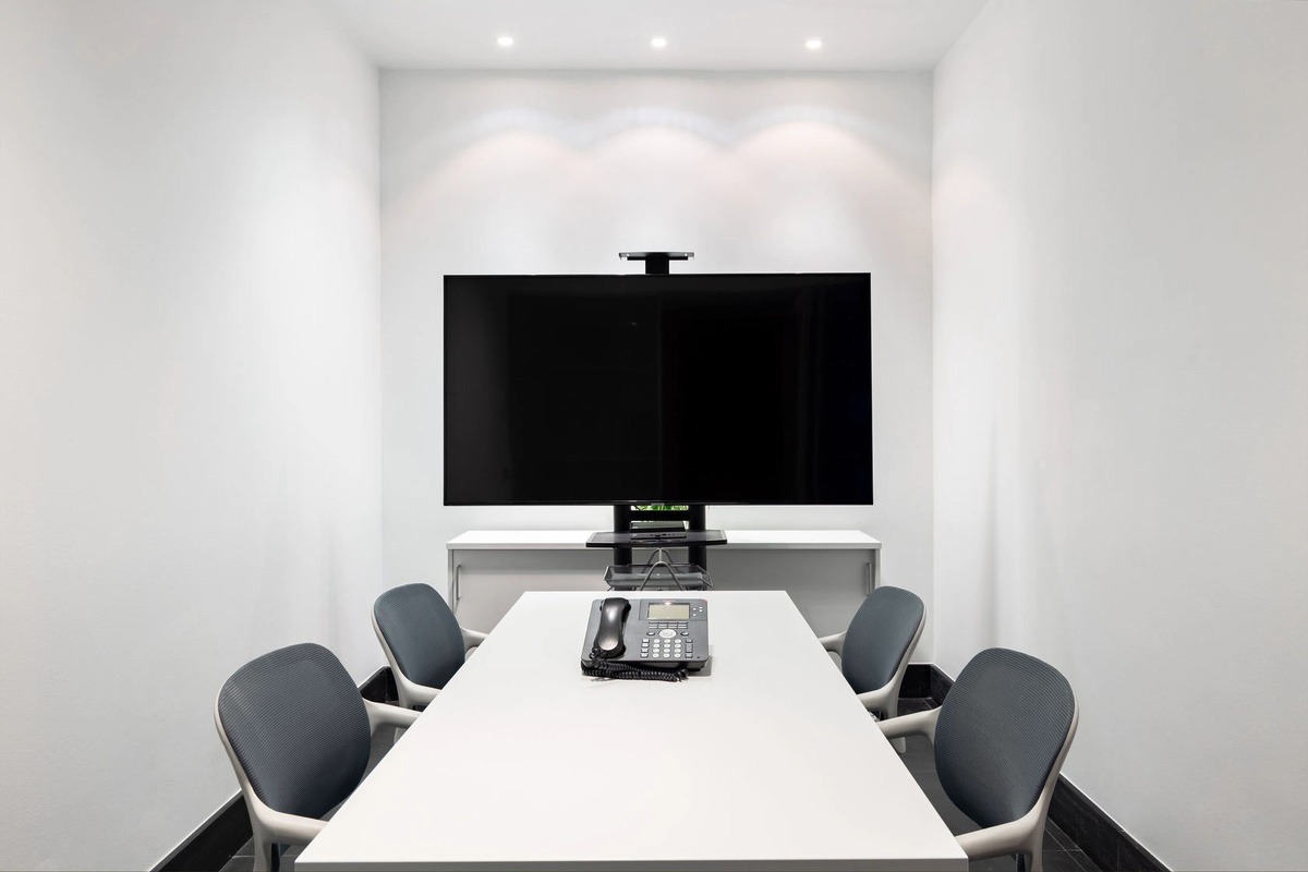 Малярные работы и покраска стен и потолка