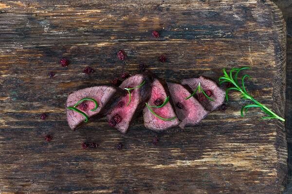 оленина с брусникой