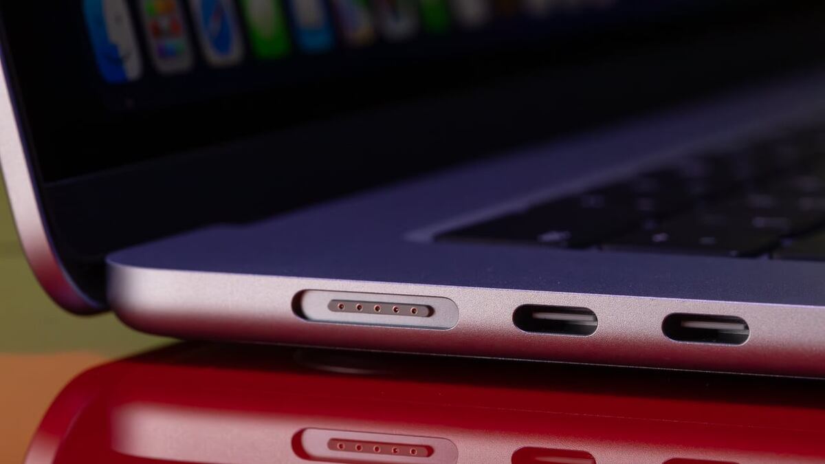    Лимит зарядки позволит продлить жизнь аккумулятору вашего Макбука. Изображение: pcmag.com