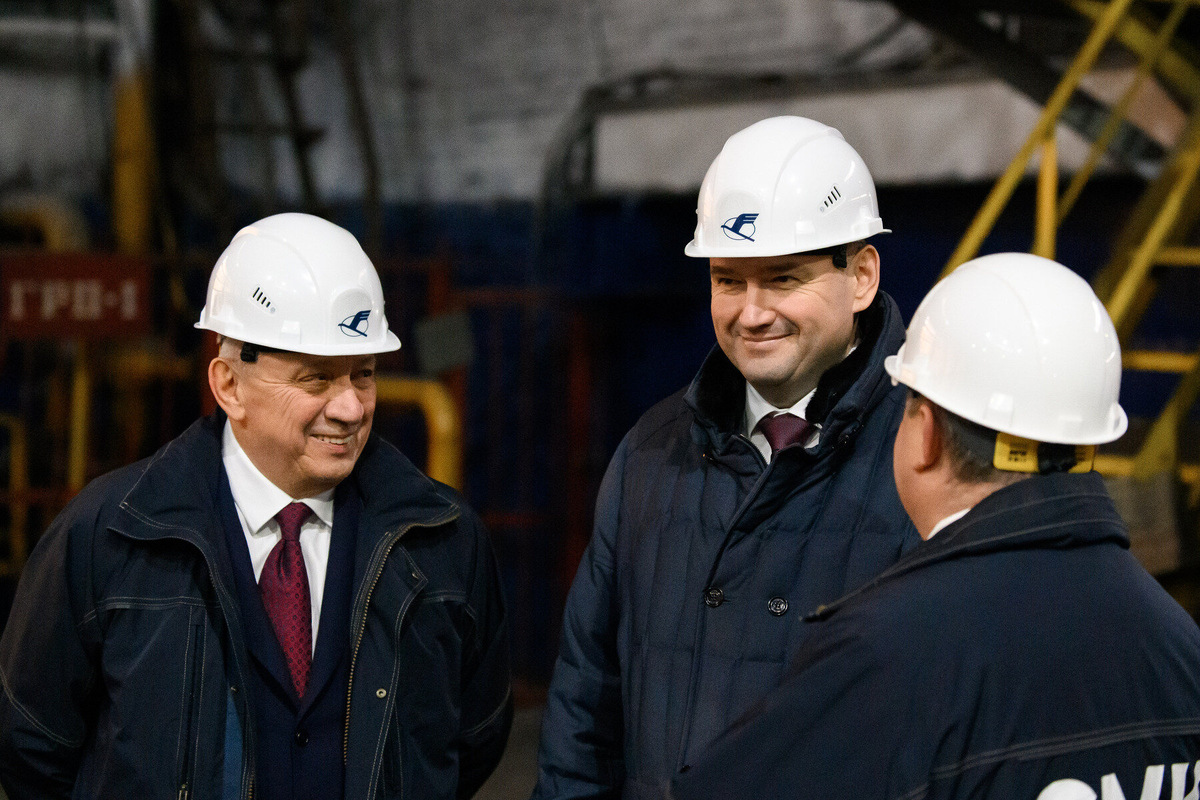 В церемонии запуска линии приняли участие губернатор Оренбургской области Евгений Александрович Солнцев и Председатель Совета директоров ГК «СМК» Александр Зинурович Шамсутдинов и заводчане. Источник: Официальный сайт Металлоконструкции | СМК.