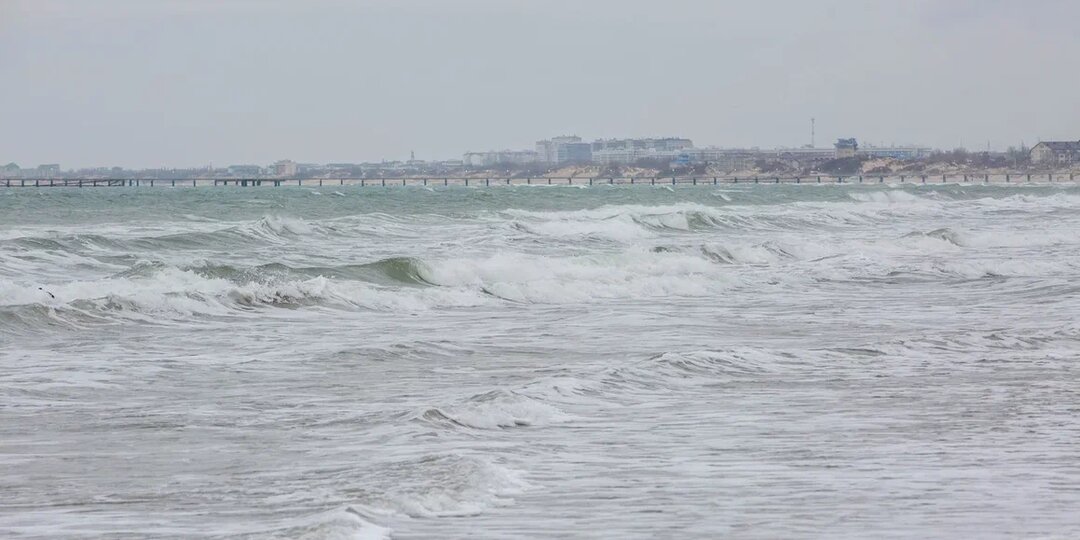 Роспотребнадзор не нашел мазута в воде у пляжей Анапы