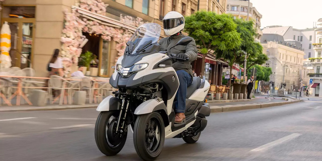 Yamaha представила первый в мире скутер с подушкой безопасности