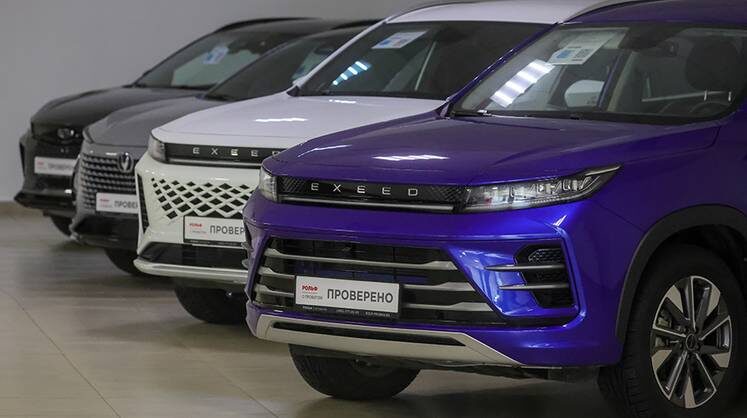    Наталья Шатохина/NEWS.ru/ТАСС Продажа автомобилей марки Exeed с пробегом в автомобильном салоне "Рольф"