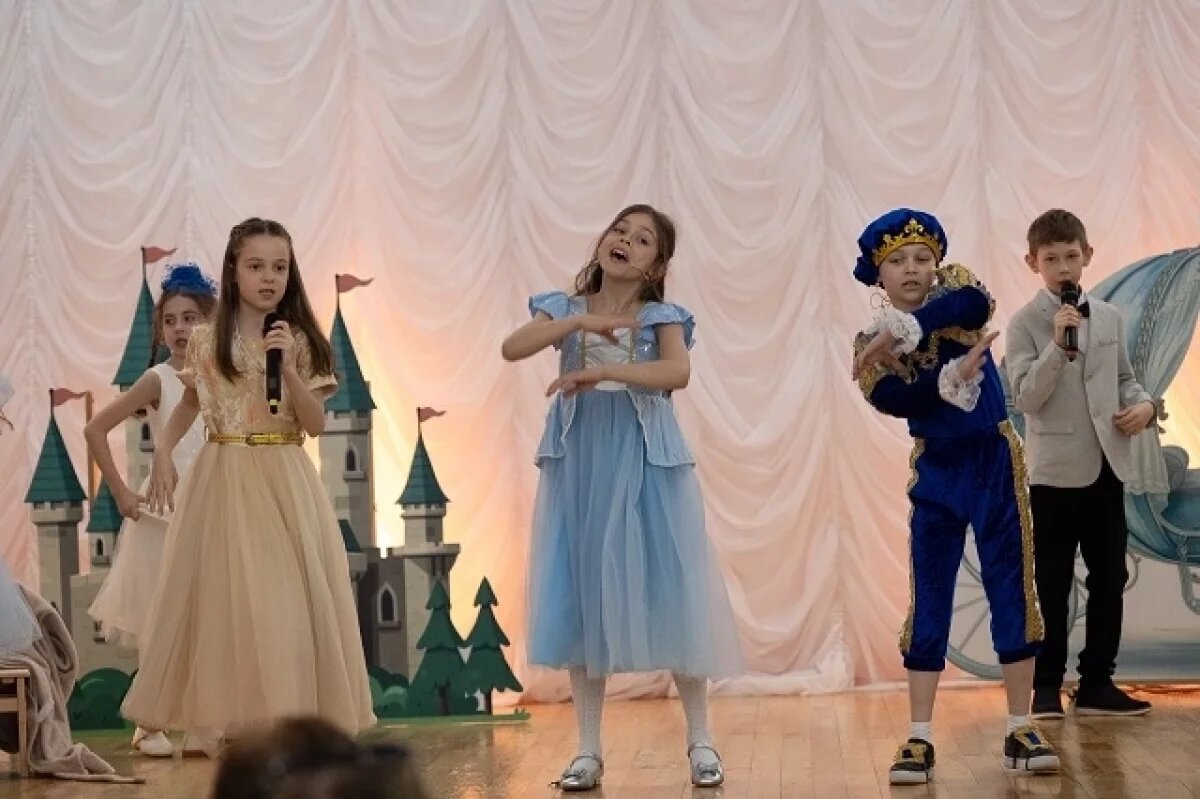    Школьные и любительские труппы Екатеринбурга устроили театральные каникулы