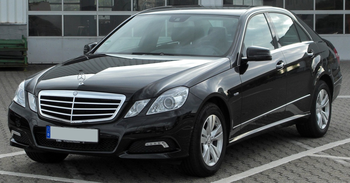 Mercedes-Benz E-класса W212 в его дорестайлинговом виде в 2026 году воспринимается как последний 'настоящий' Mercedes