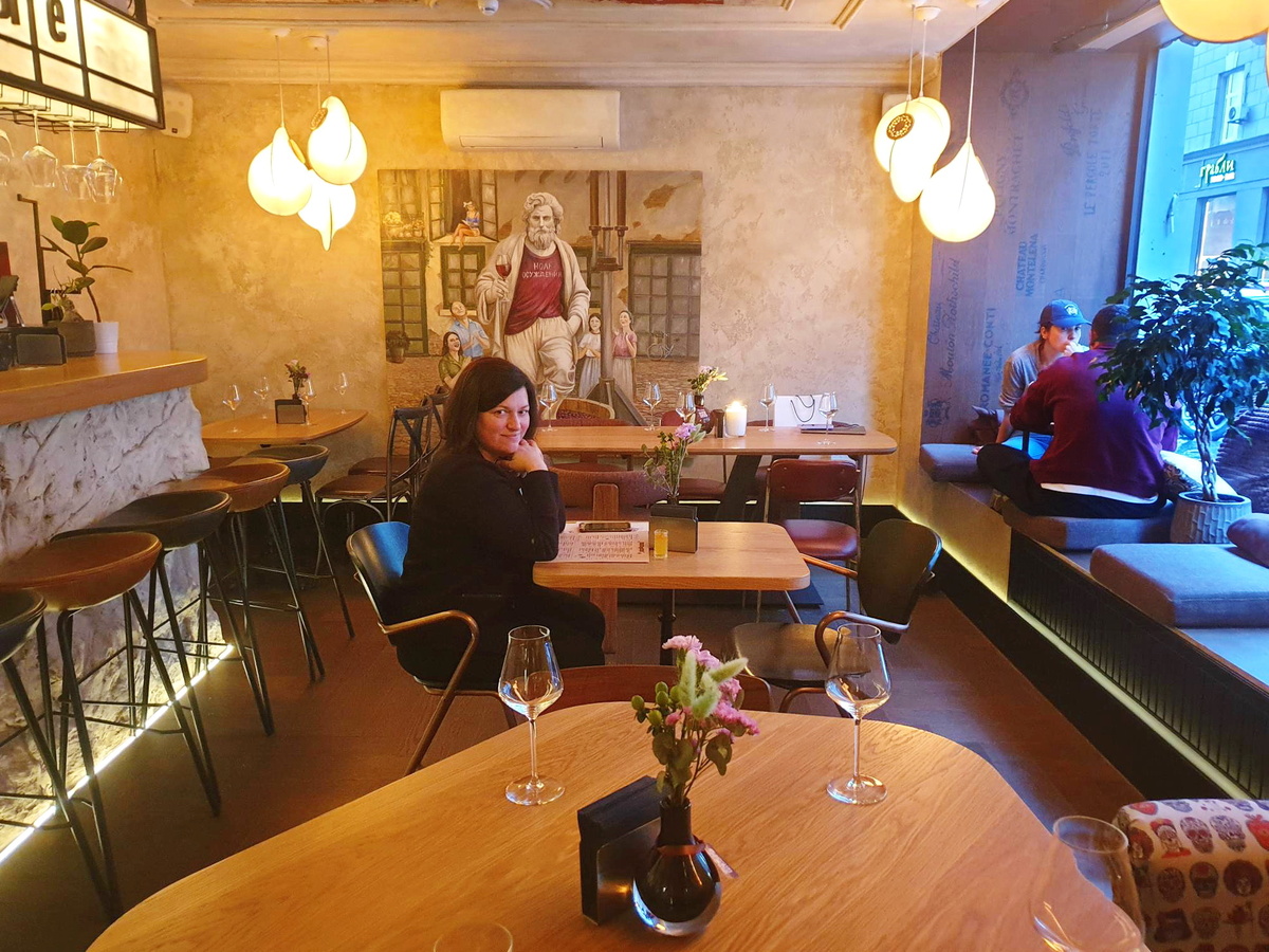 Общий вид Правого зала ресторана "Виновные"