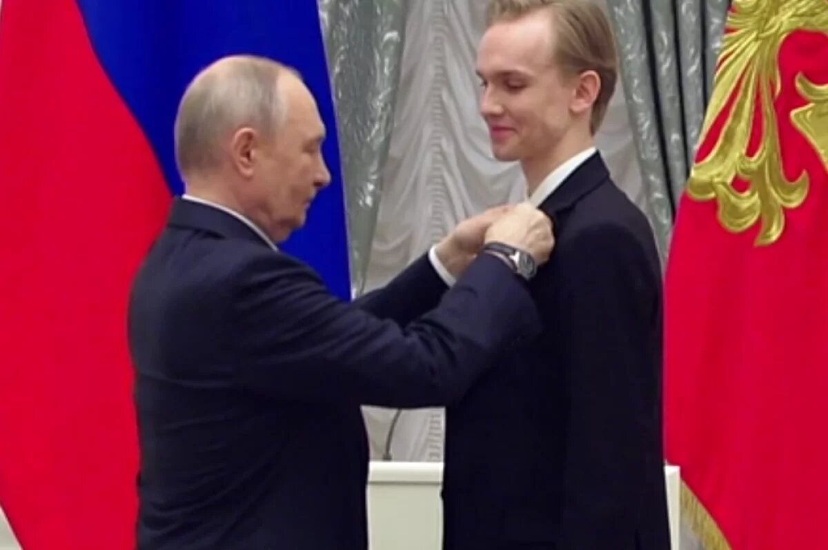    Владимир Путин вручил награду актёру из Тверской области