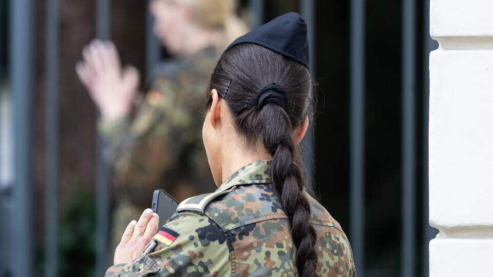     Бундесвер ужесточает правила использования соцсетей военнослужащим Hannes P Albert/dpa/picture-alliance/TASS