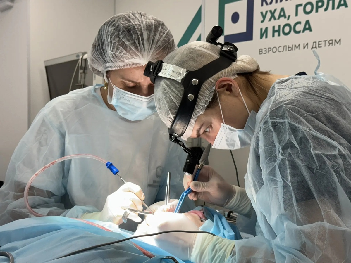 На фото фониатр, фонохирург эксперт по лор-патологиям Клиники уха, горла и носа Будейкина Лилия Сергеевна