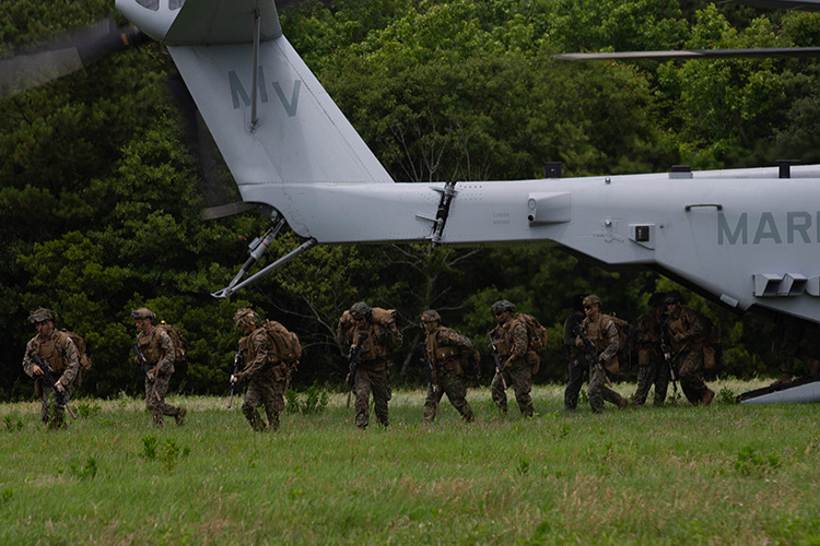    Несмотря на риторику Трампа о прогрессирующих переговорах с Тегераном, Пентагон планирует направить на Ближний Восток еще около 10 тыс. солдат, ссылается на свои источники WSJ.   
Фото: © Lockheed Martin / via Globallookpress.com / www.globallookpress.com