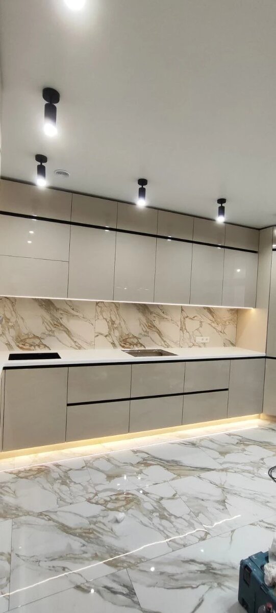 кухонная столешница из искусственного камня на заказ