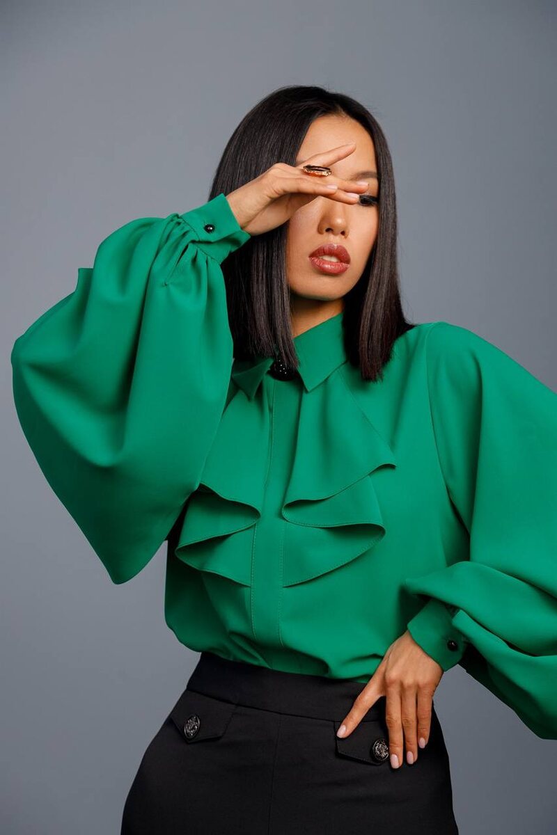 Используются фото и видео бренда DRESS NO STRESS