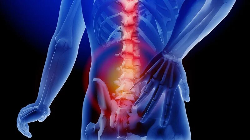 Обычно боли в спине беспокоят людей старше 30. Источник изображения: https://clck.ru/3Snbuk