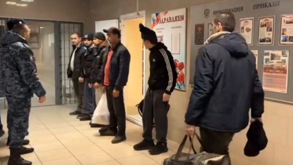    В Югре ужесточили работу с мигрантами: за год выдворили более 1,5 тысячи нелегалов