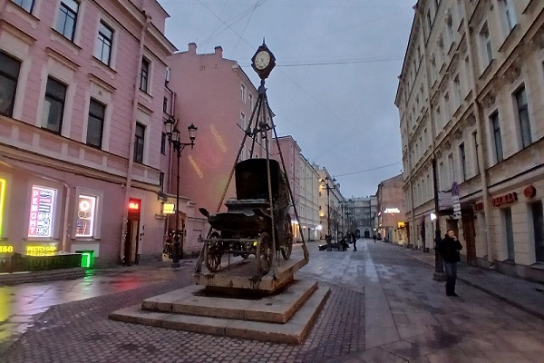 Раннее утро в Питере. Фото автора (Листай)
